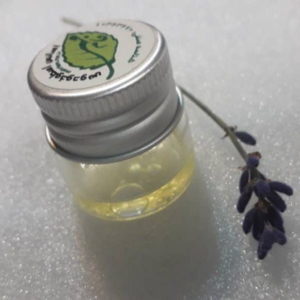 اسانس اسطوخودوس خشک